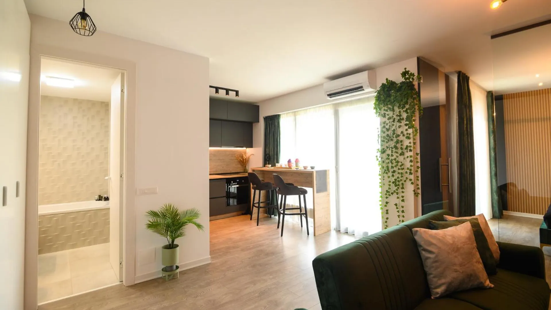 Pointresidence Bucureşti 0*,  România