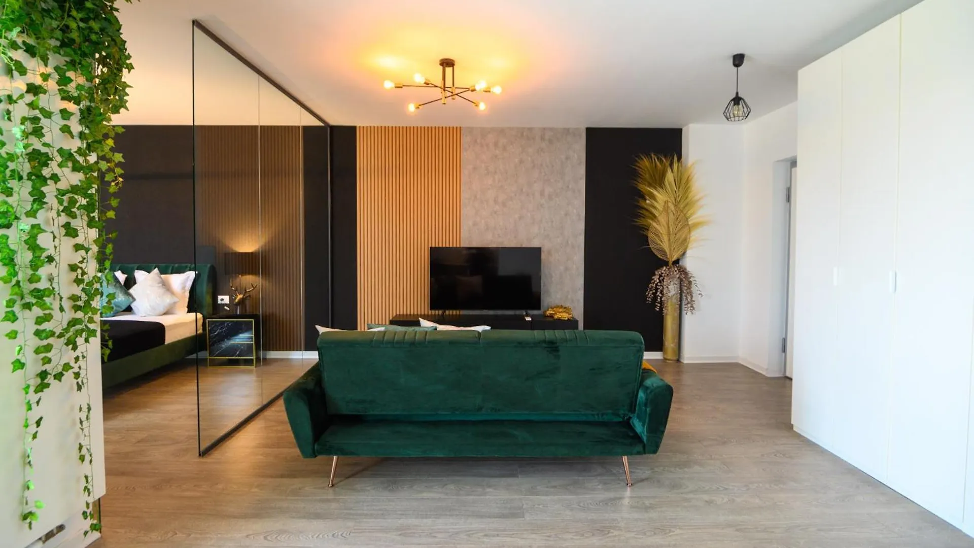 Pointresidence Bucureşti 0*,  România